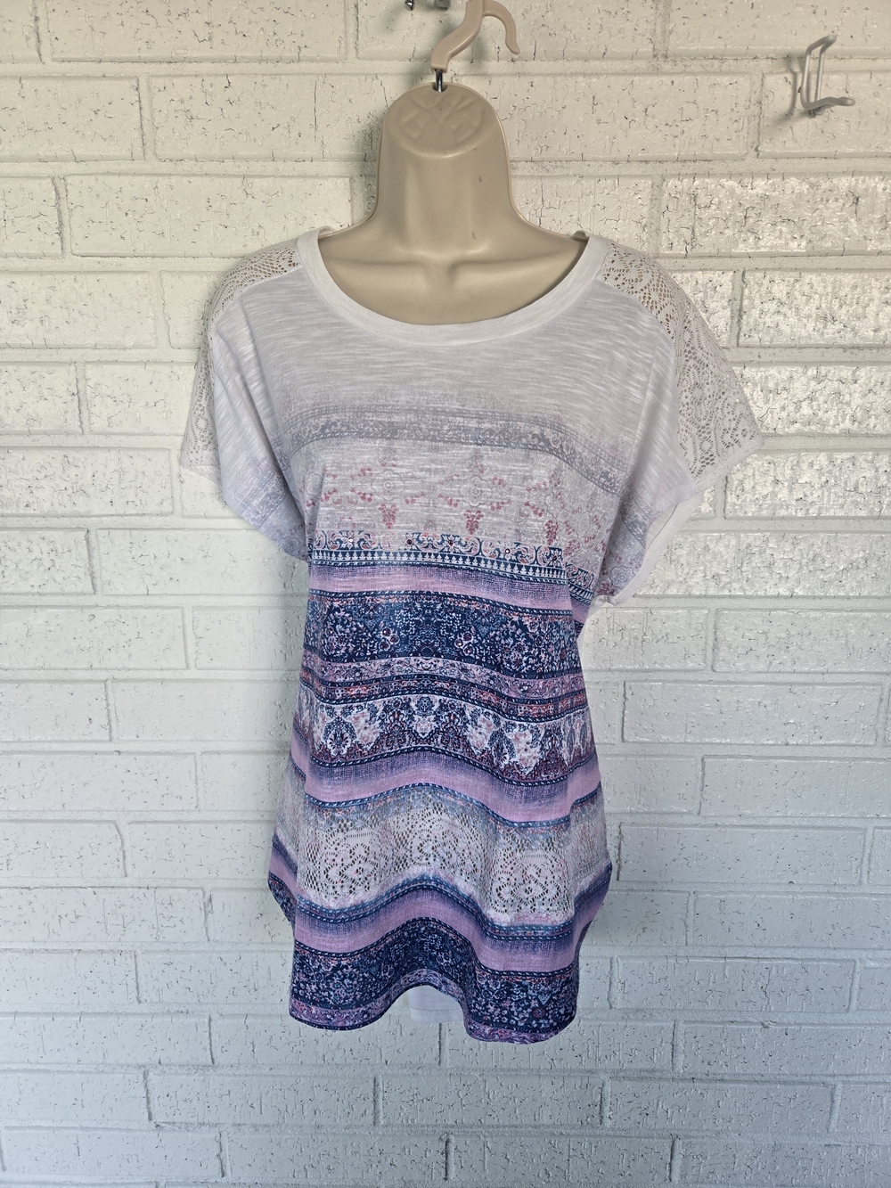1205 Faded Glory White Short Sleeve Tunic with Pink and Navy Pattern